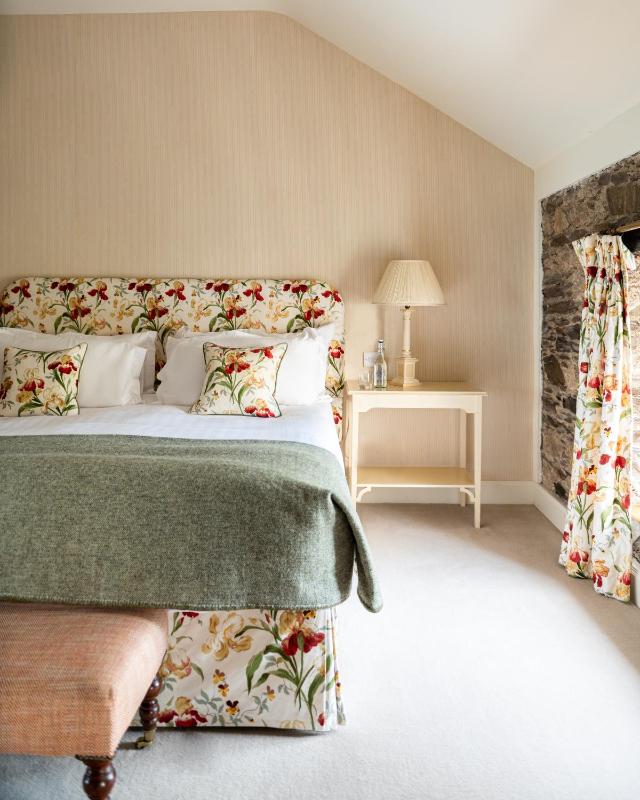Large Double or Twin Room image 1