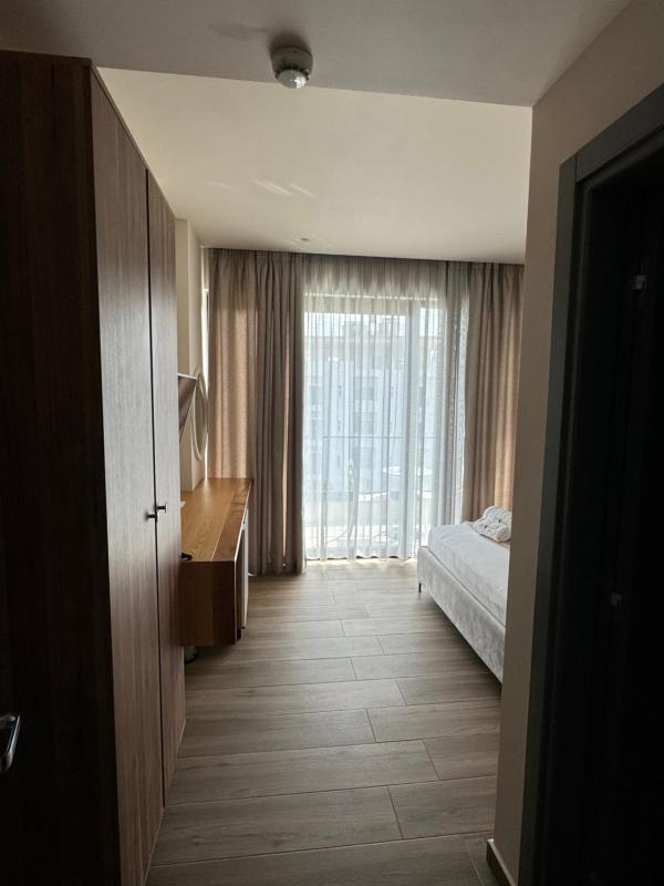 Deluxe Double Room with Balcony and Side Sea View image 1