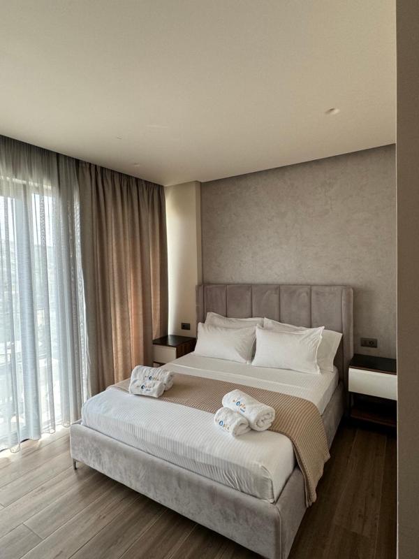 Deluxe Double Room with Balcony and Side Sea View image 3