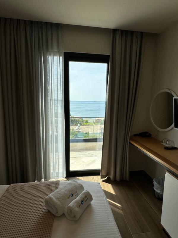 Deluxe Double Room with Balcony and Sea View image 4