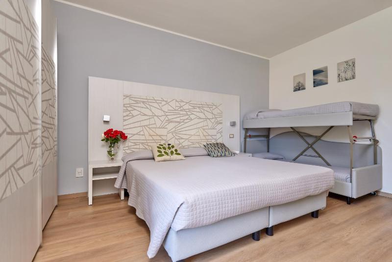 Double Room with Extra Bunk Bed and Balcony image 1