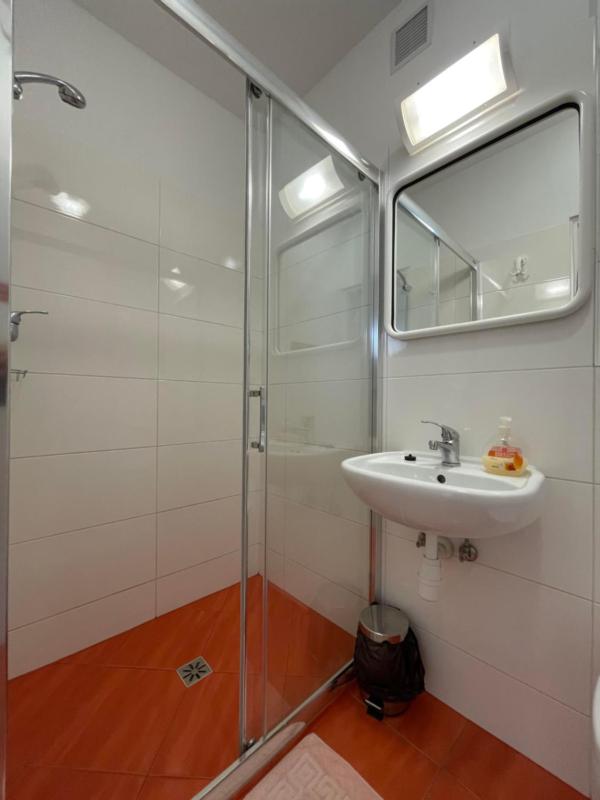Quadruple Room image 2