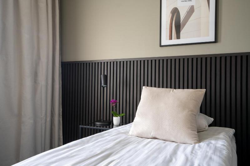 Standard Twin Room image 4