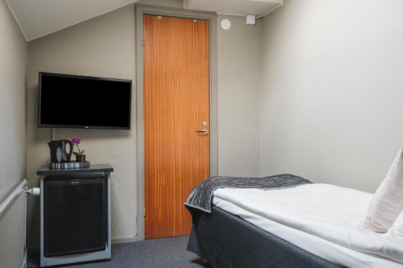 Standard Single Room image 4