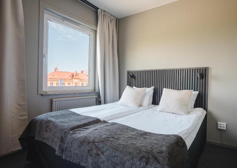 Small Double Room image 1
