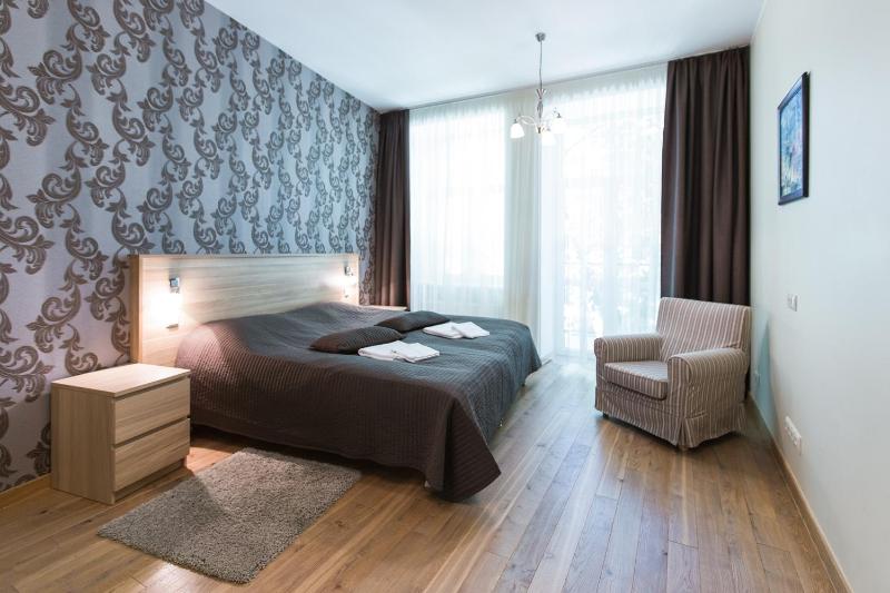 Cozy One-Bedroom Apartment with Balcony  image 2