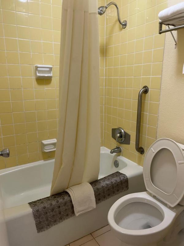 Double Room with Two Double Beds - Accessible/Non-Smoking image 2