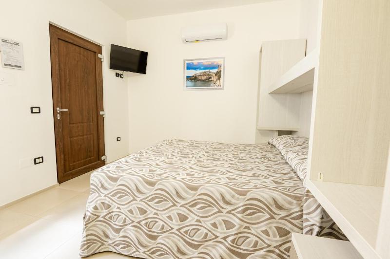 Standard Double Room image 4