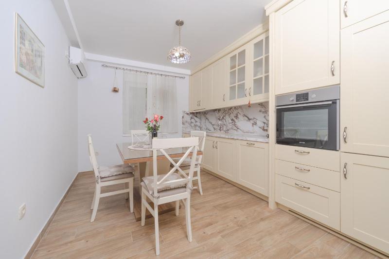 Markoni Apartments - image 7