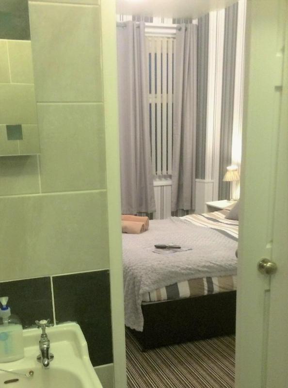 Double Room image 3