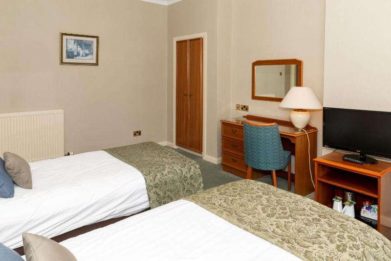 Classic Twin Room image 4