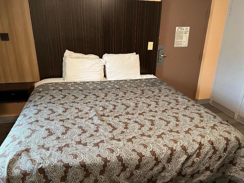 King Room - Non-Smoking image 3