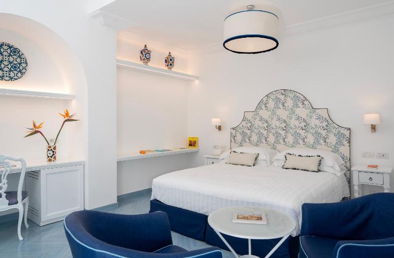 Junior Suite with Balcony and Garden View image 1