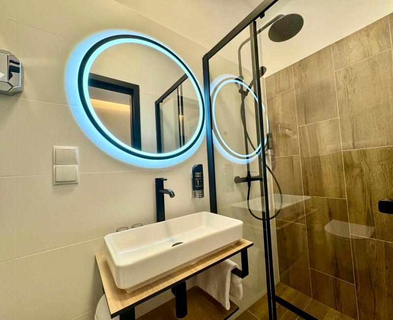 Double or Twin Room with Extra Bed image 2