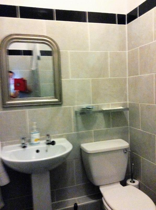 Twin Room image 2
