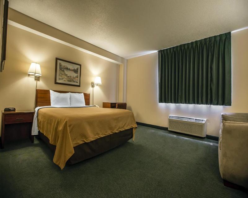 Queen Room - Non-Smoking image 3