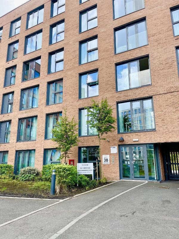 Axium Escape- 2 bed apartment Birmingham City Centre - image 31