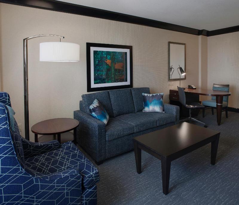Queen Suite with Two Queen Beds, Sofa Bed and Bath Tub - Hearing Accessible image 2
