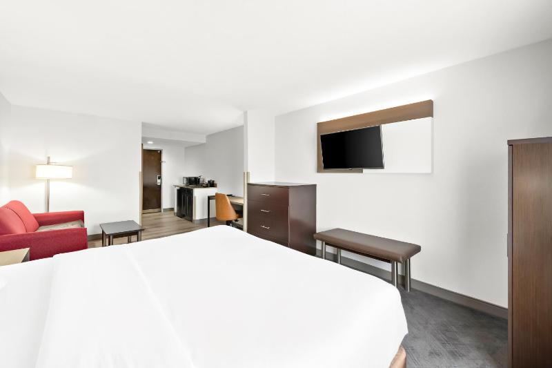 King Room with Sofa Bed image 4