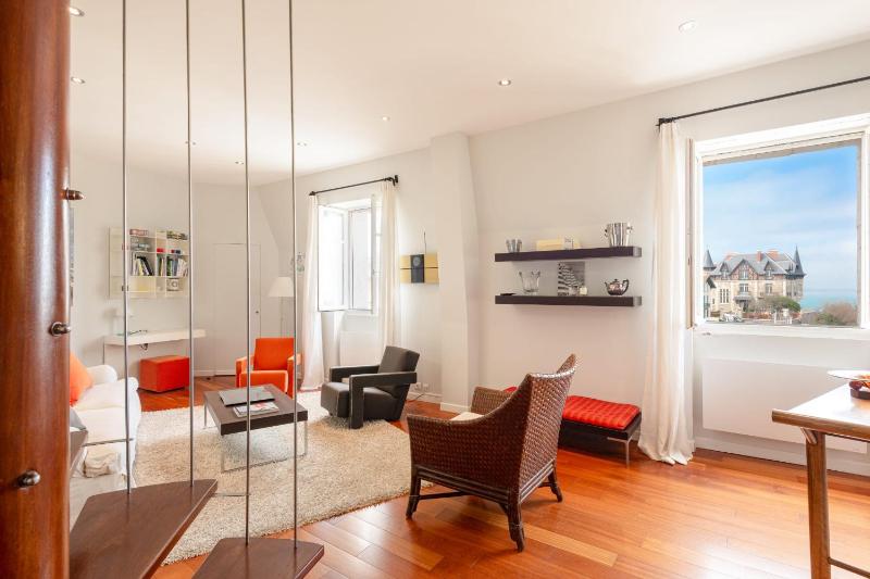 MOANA KEYWEEK Sea view apartment Biarritz downtown - image 12