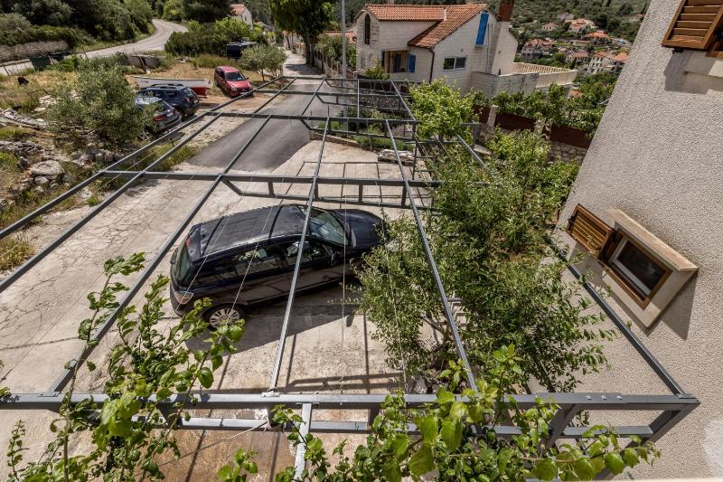 Apartments with parking space Splitska Brac - 23168 - image 17