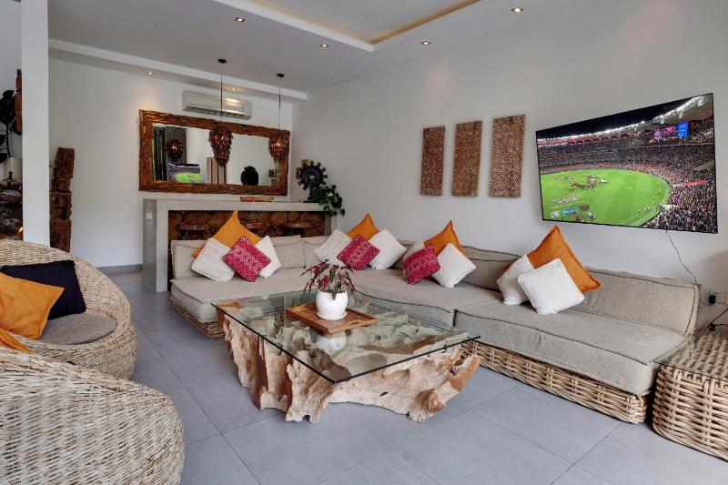 Exquisite 4BR Haven 5min Stroll to Beach Canggu - image 18