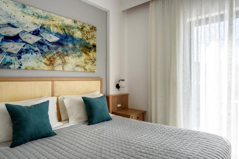Superior Single Room with Mountain/Street View image 1