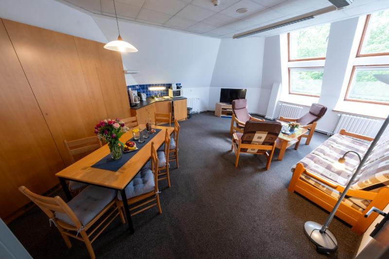 Standard Suite image 1