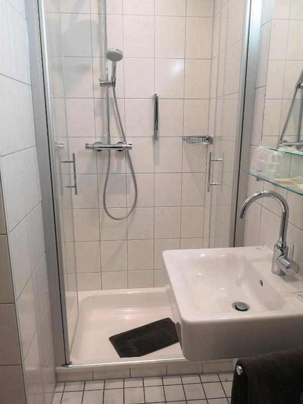 Single Room image 2