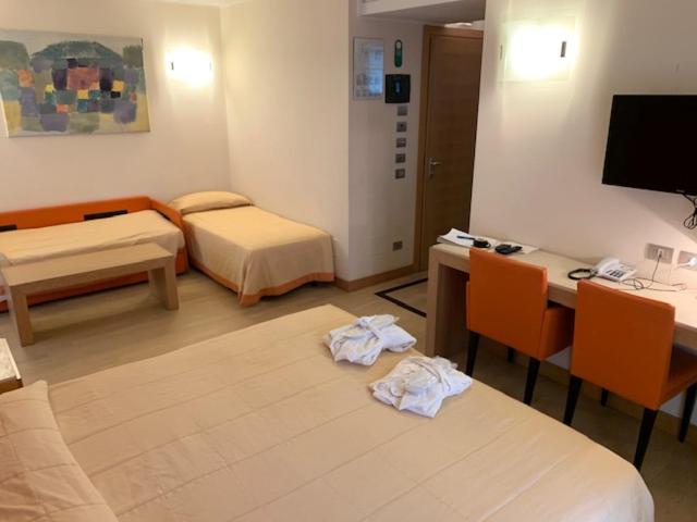 Quadruple Room image 1