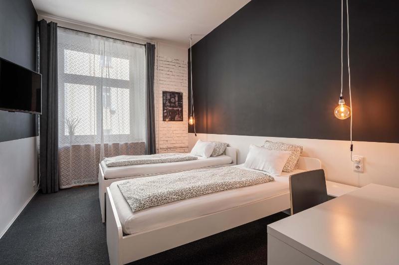 Standard Twin Room image 2