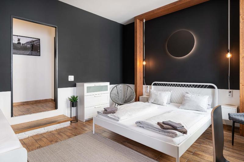 Superior Triple Room image 4