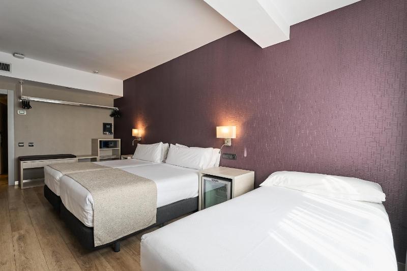 Triple Room (3 Adults) image 3