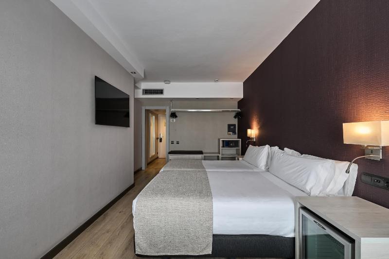 Triple Room (3 Adults) image 4