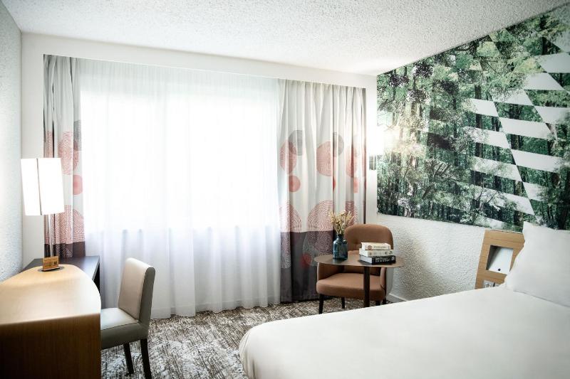 2 Adjacent Rooms image 4