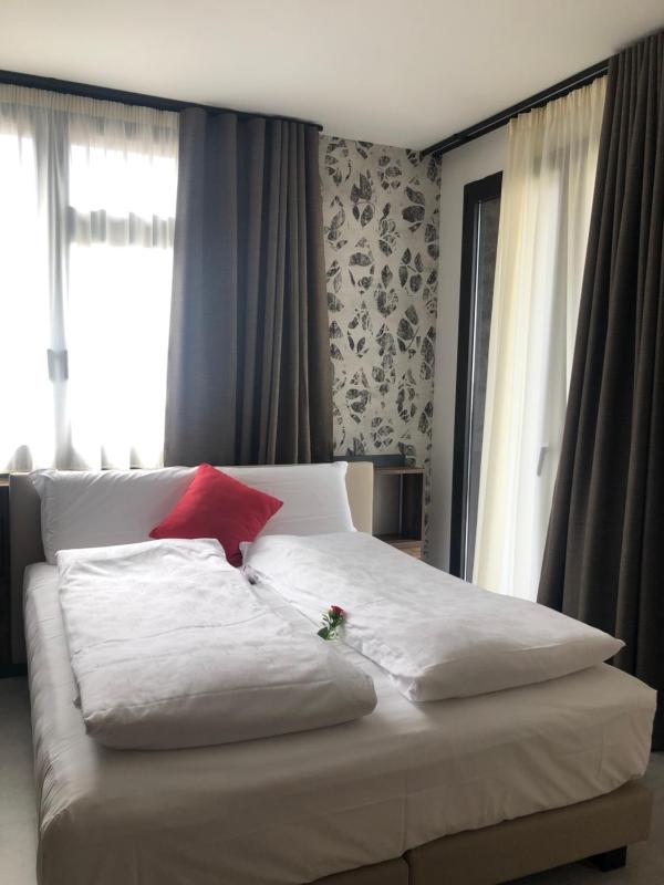 Standard Double Room image 1