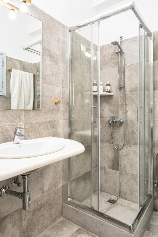 Deluxe Double Room with Sea View image 2