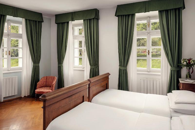 Suite (4 Adults) image 1