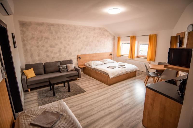 Triple Room with Private Bathroom image 1