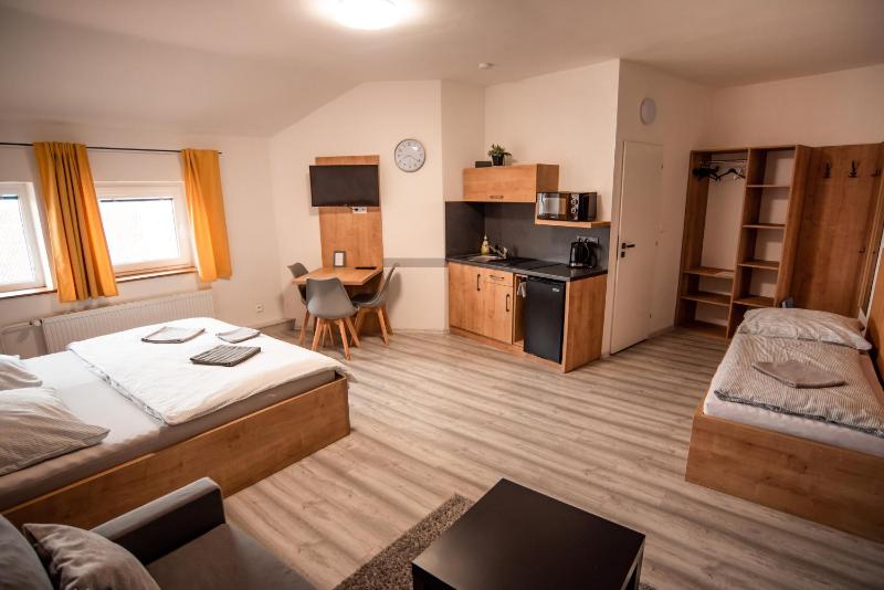 Triple Room with Private Bathroom image 3
