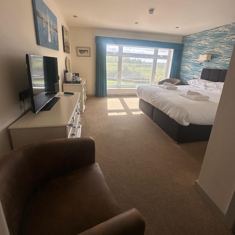 Superior King Room image 1