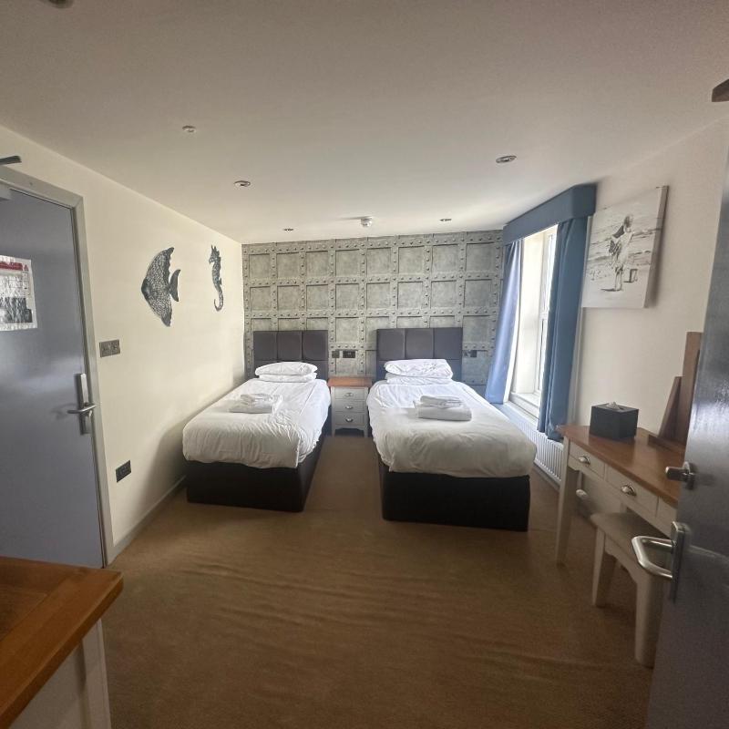 Superior Twin Room image 1