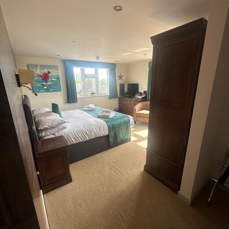 Deluxe King Room image 4