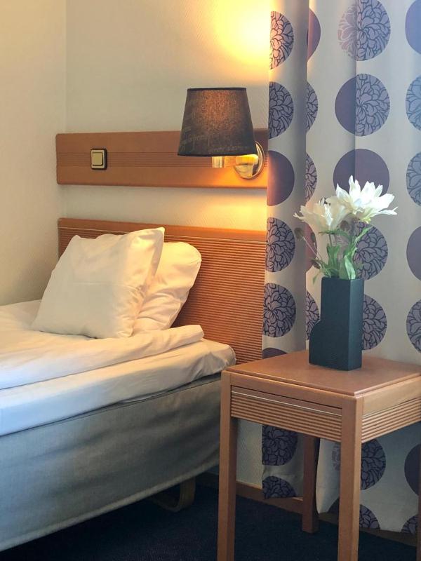 Standard Single Room image 3