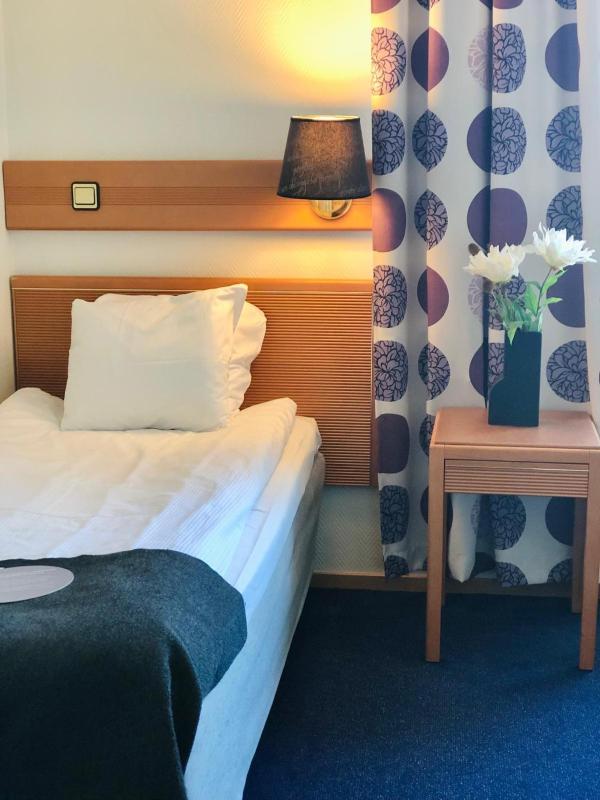 Standard Single Room image 2