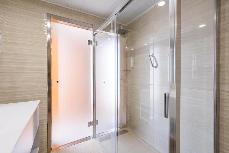 Double or Twin Room with Extra Bed image 4