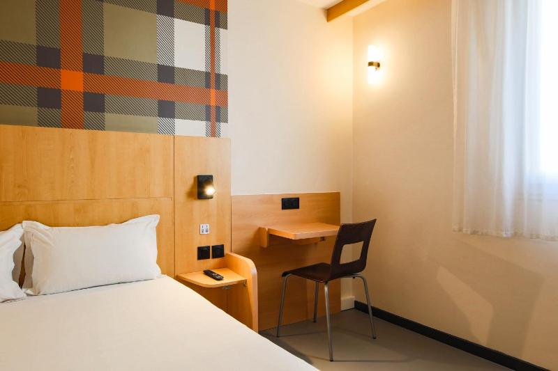 Accessible Family Room with bunkbed and shower image 2