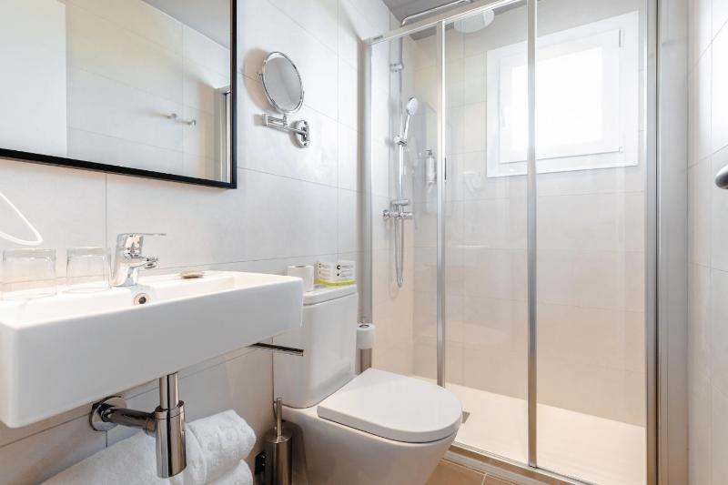 Deluxe Room image 2