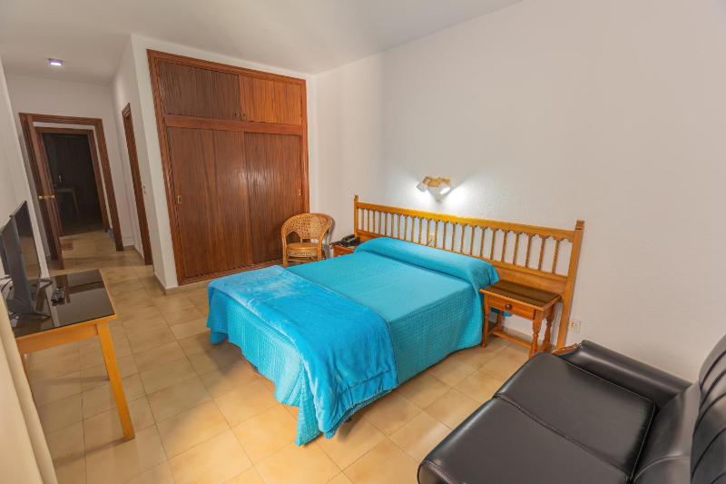 Twin Room image 1