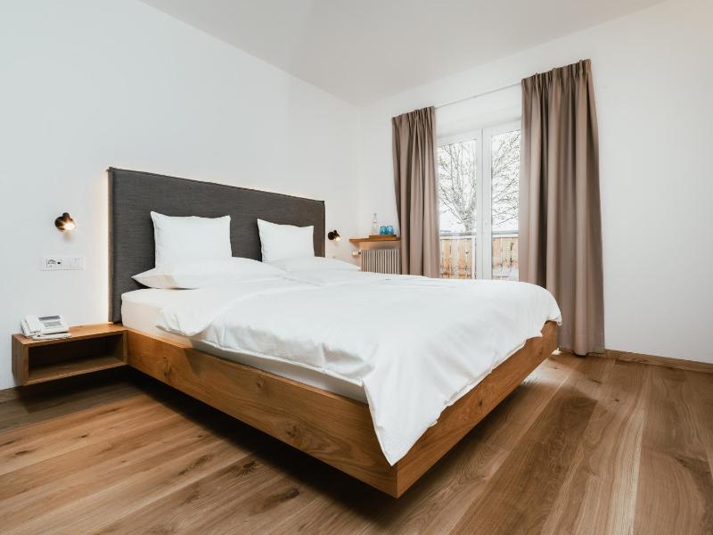 Superior Double Room with Balcony image 1